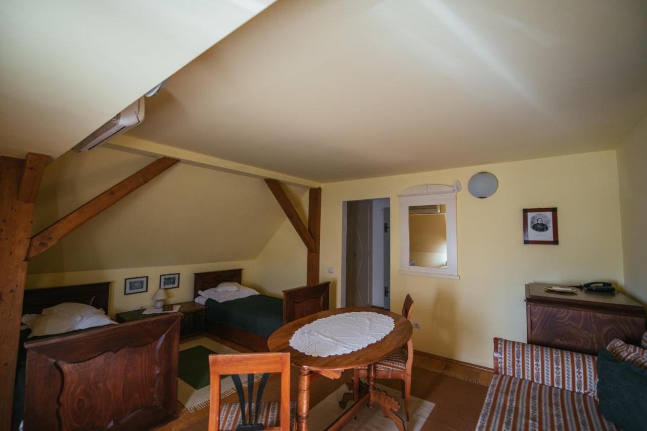 Voeroes Guest House Тыргу-Секуеск Экстерьер фото
